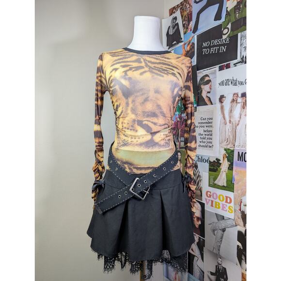 Tiger Urban Outfitter Top - Picture 1 of 6